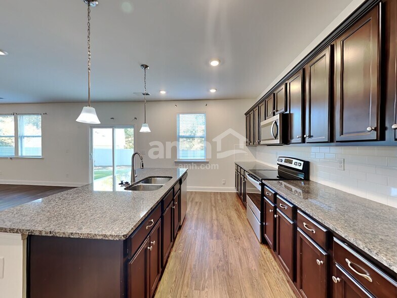 Building Photo - 1920 Brook Enclave Trail