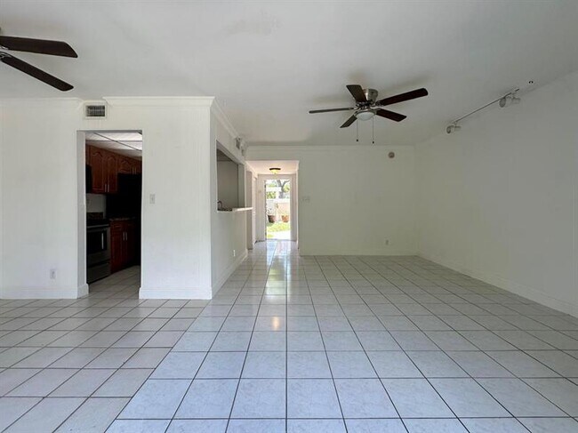 Building Photo - 8801 W Sample Rd