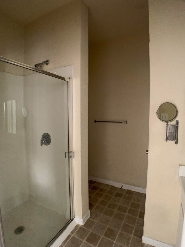 Building Photo - Gorgeous Studio in the heart of Downtown!