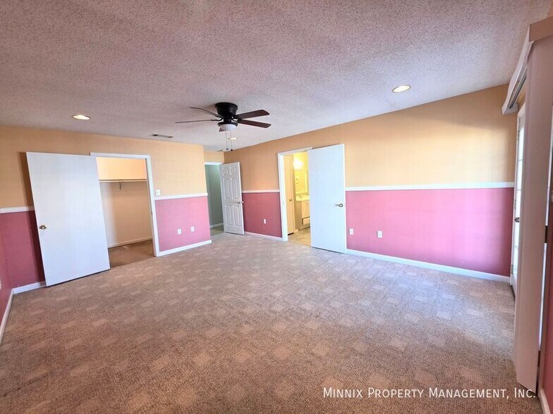 Building Photo - 1325 E Cowden Ave