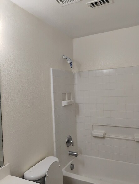 Building Photo - 8911 Valley River Dr