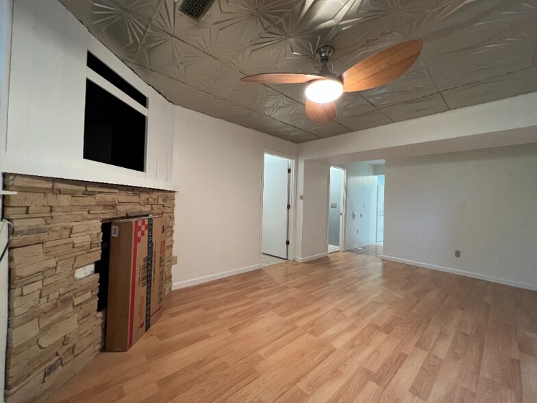 Building Photo - 1755 Fountainbleu Dr