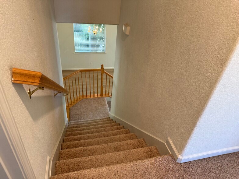 Building Photo - 9633 McKenna Dr