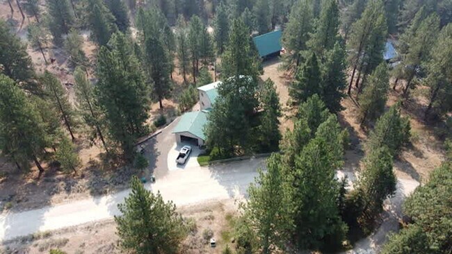 Building Photo - 1496 Pine Ridge Dr