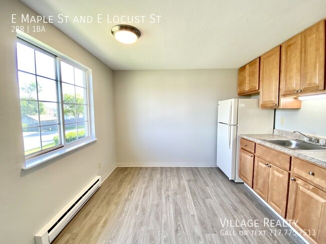 Building Photo - Remodeled 2-Bed with eat-in kitchen! Conve...