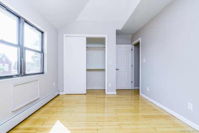 Building Photo - 1209 E 93rd St