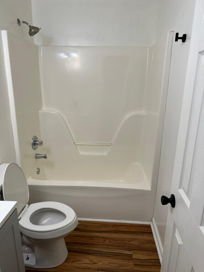 Building Photo - 108 Marshall Dr