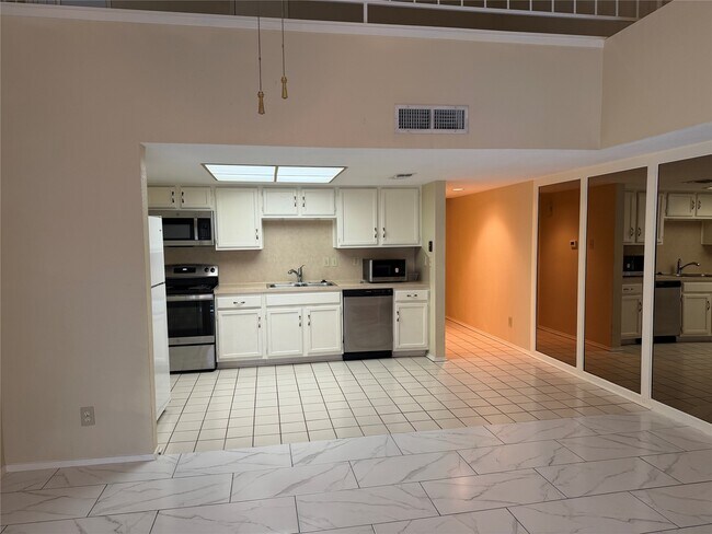 Building Photo - 14777 Wunderlich Dr