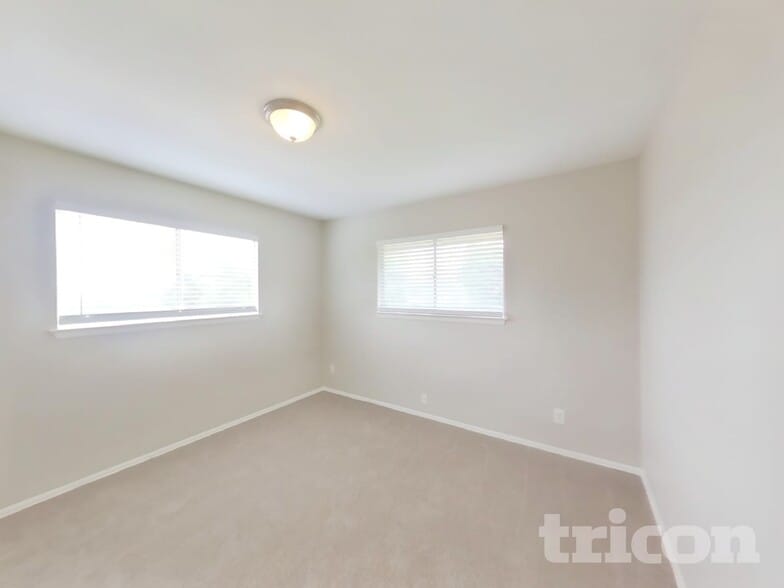 Building Photo - 2115 Gaines Ml St