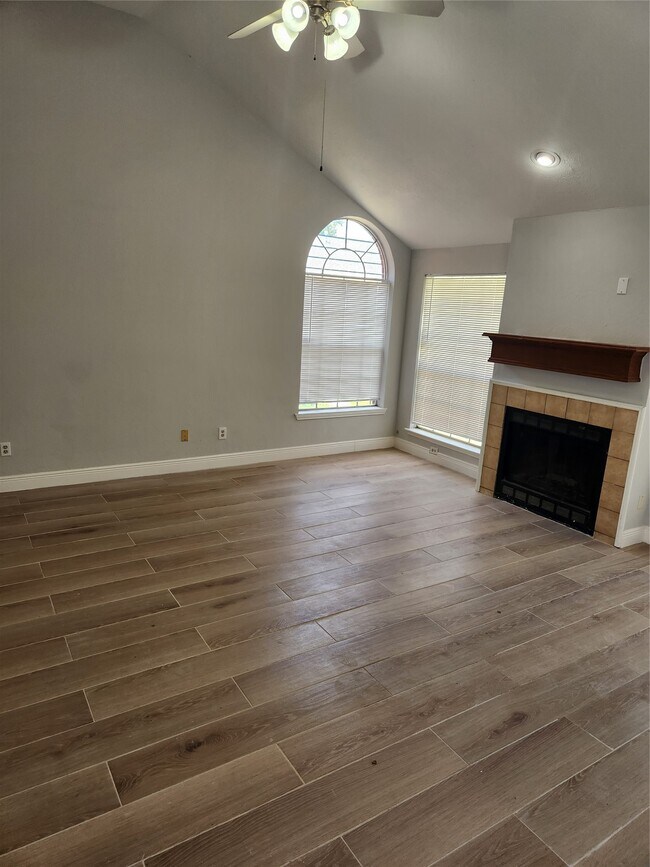 Building Photo - 9339 Stonecreek Ln