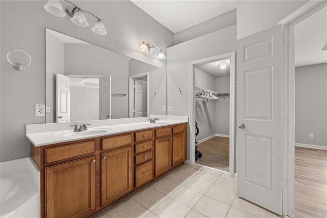 Building Photo - 3642 Gambrell Ln