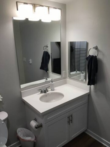 Building Photo - 12655 Bluff Creek Dr