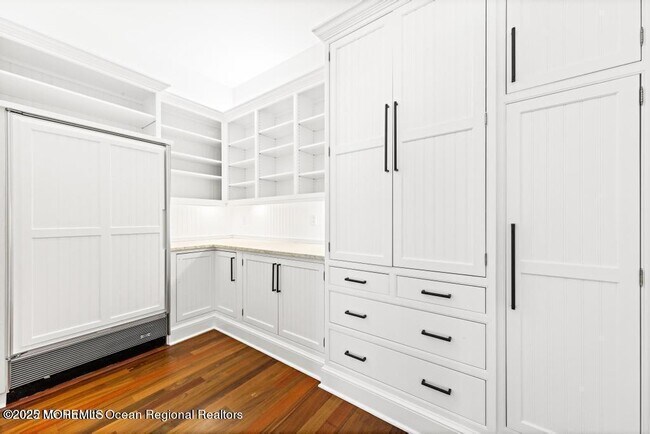 Building Photo - 18 Sheraton Ln