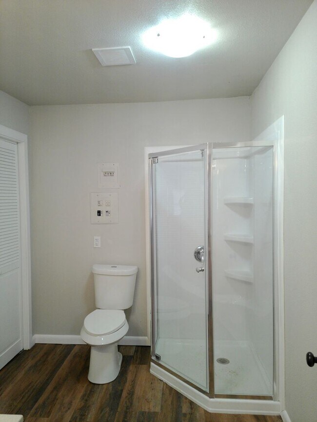 Building Photo - August move in