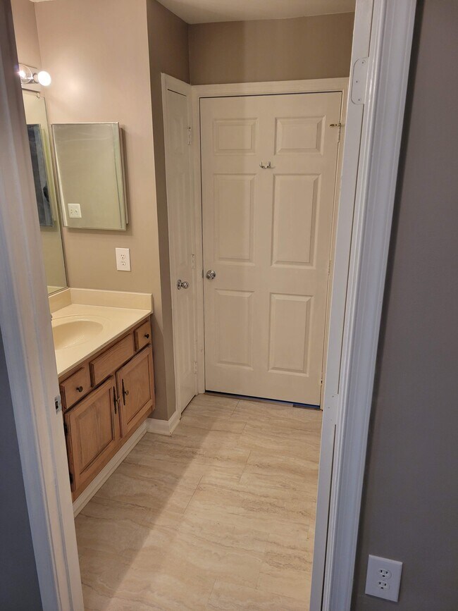 Bathroom 2 - 4411 Silverbrook Ln
