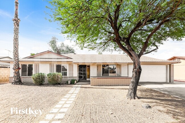 Building Photo - 4841 W Paradise Ln