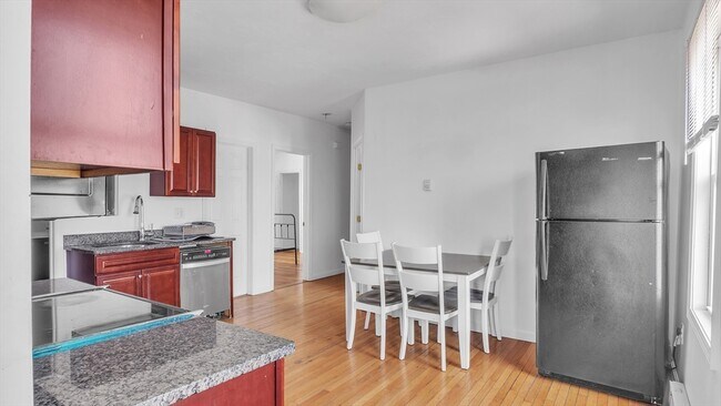 Building Photo - 1442 Main St