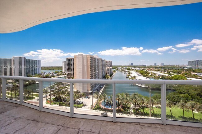 Building Photo - 16001 Collins Ave