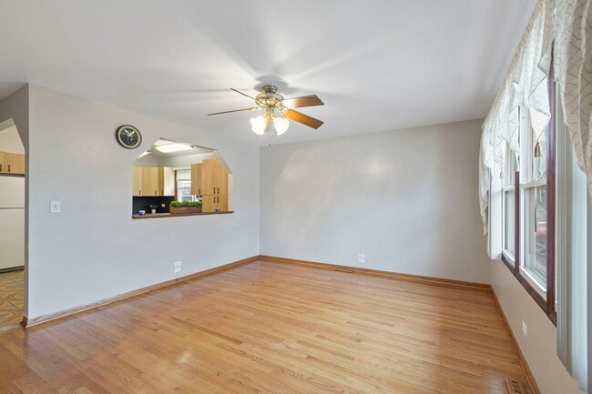 Building Photo - 933 Ridge Ave