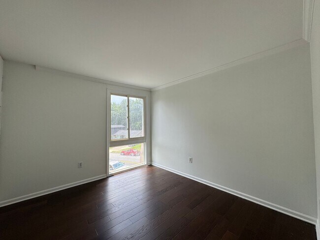 Building Photo - Relaxing 3 Bed 2.5 Bath Single Family Home...