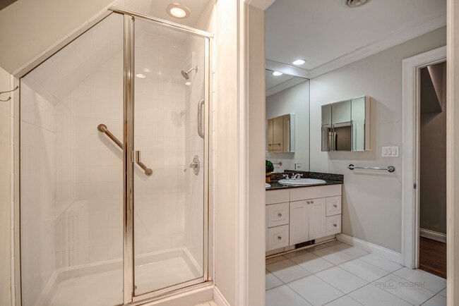 Building Photo - 662 Greenview Pl