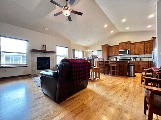 Building Photo - Elegant 3 Bedroom 2.5 Bathroom Home