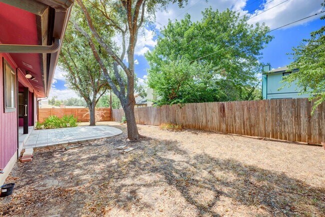 Building Photo - 1704 Foxfire Dr