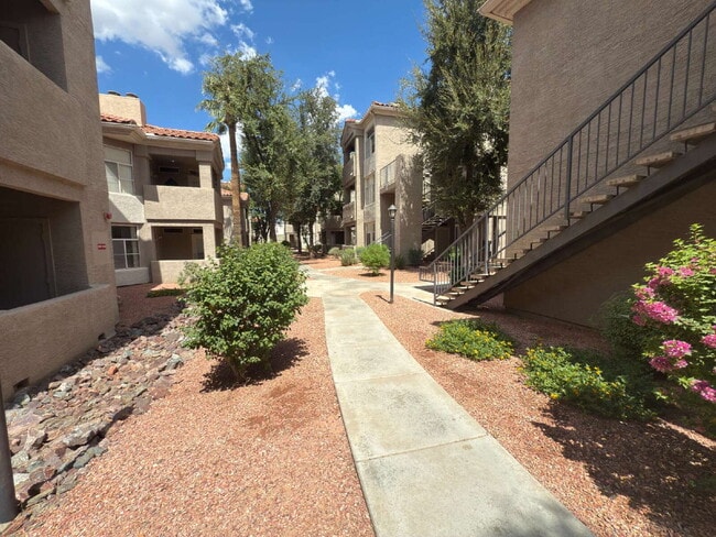 Building Photo - "Charming 1-Bedroom Retreat with Fireplace & Pool in Phoenix Oasis!"