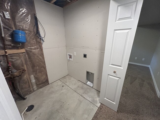 Building Photo - 2083 Lake Hills Dr