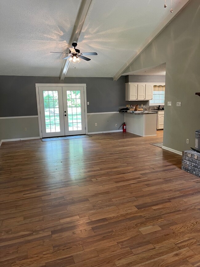 Building Photo - 206 Timber Ln St