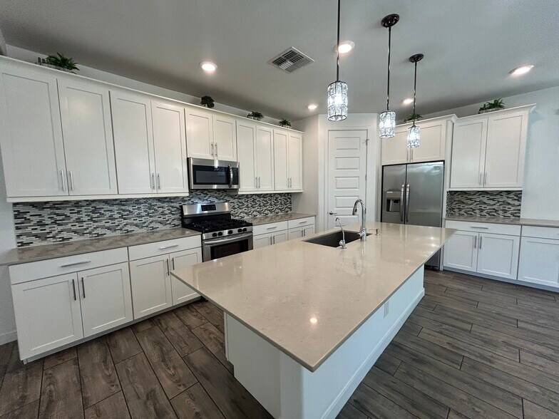 Building Photo - 1146 E Weatherby Way