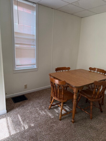 Building Photo - 516 Front St