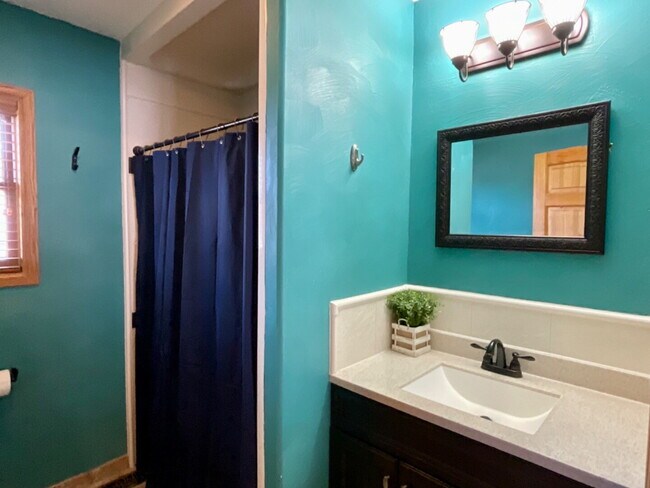 Building Photo - Charming 2-Bedroom Corner Lot Home with Be...