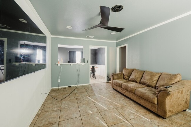 Building Photo - 1529 E 52nd St