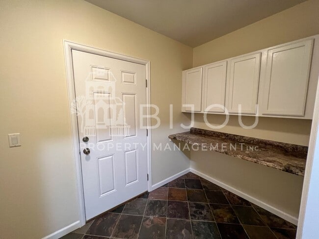 Building Photo - Corner Lot Multi-Level Home