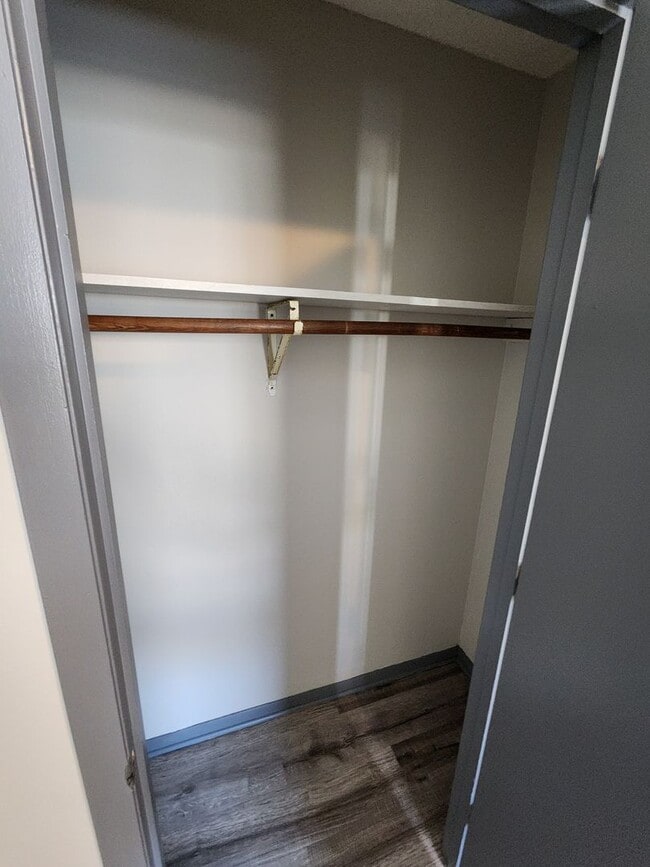 Building Photo - Spacious 2-Bedroom, 1-Bathroom Home AVAILABLE NOW!!