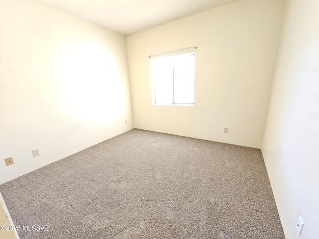 Building Photo - 5750 N Camino Esplendora