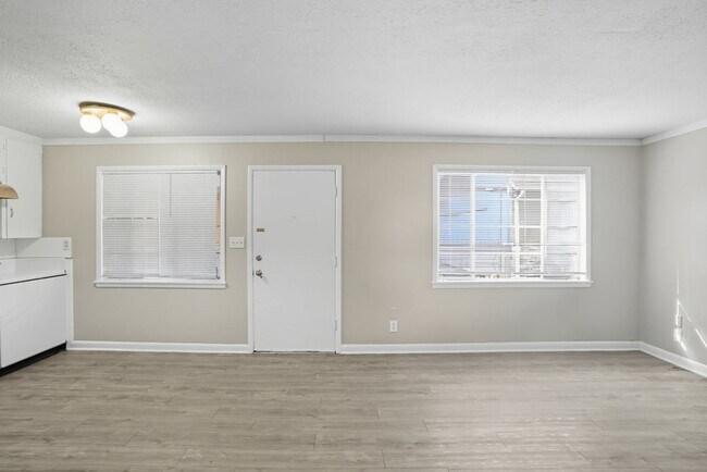 Building Photo - 1644 S Knoxville Ave