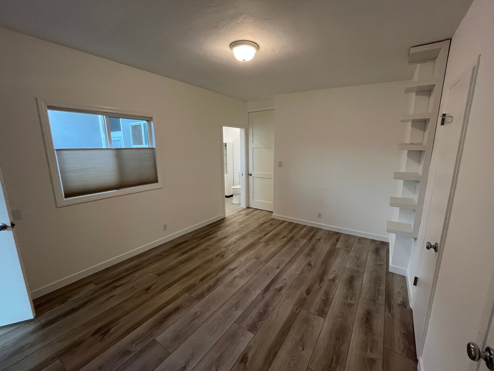 Building Photo - 15228 Valleyheart Dr