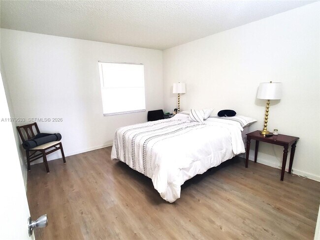 Building Photo - 800 SW 131st Ave