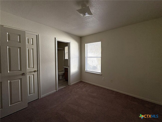 Building Photo - 1002 W Avenue B