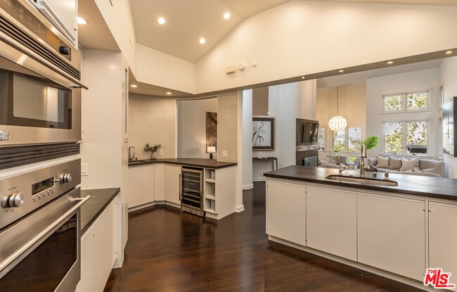 Building Photo - 851 Glenmont Ave