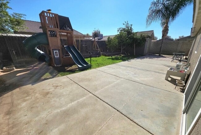 Building Photo - 406 Calle De La Vina