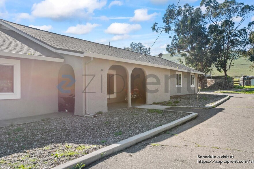 Building Photo - 3966 Dyer Rd