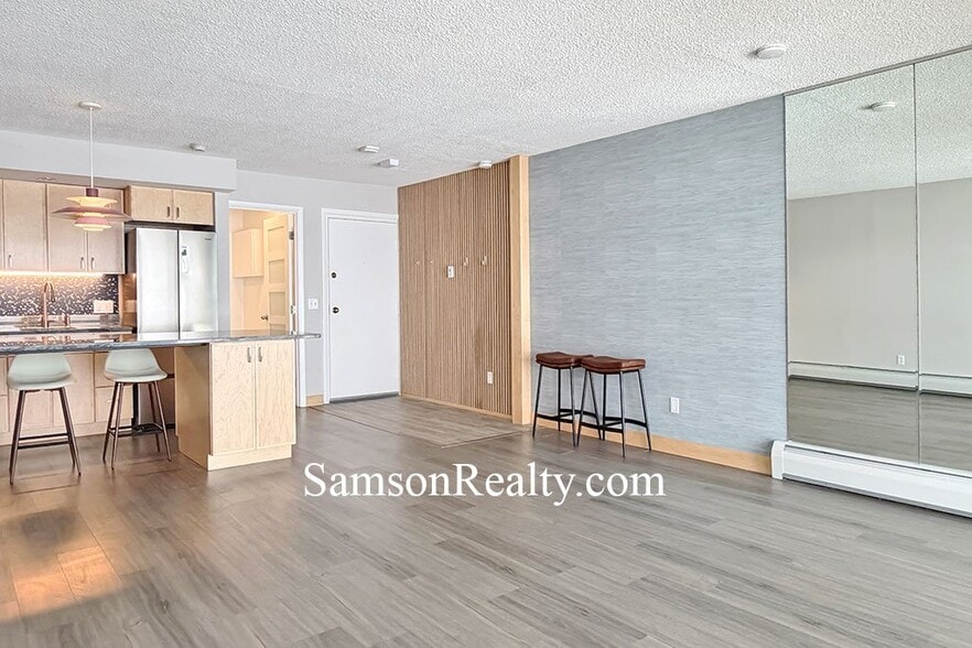 Building Photo - 400 Narragansett Pkwy