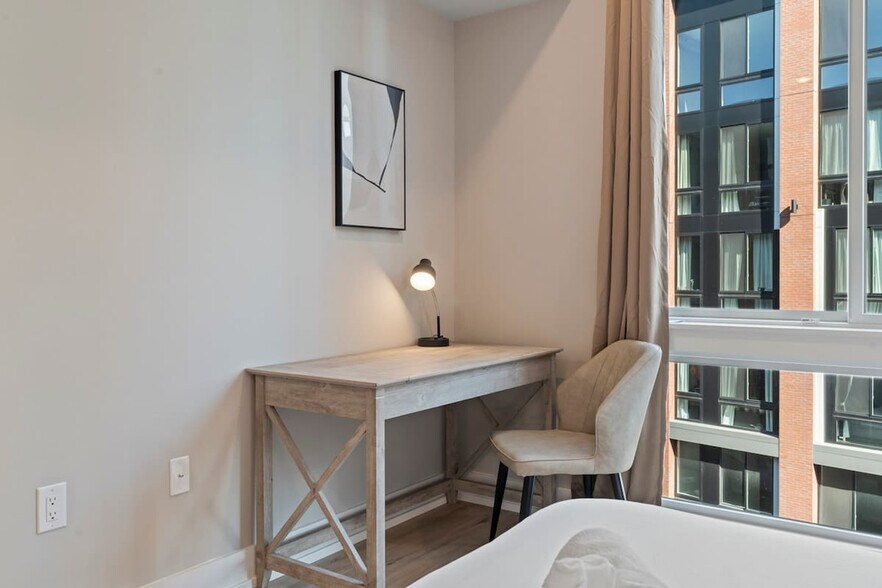 Building Photo - 901 Canal St