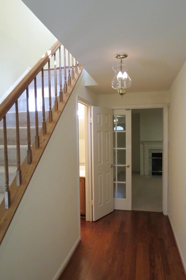 Building Photo - 2208 Wimbledon Cir