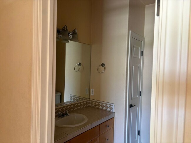 Building Photo - Spacious 1,950 Sq. Ft. Home with 3-Car Garage in Redding