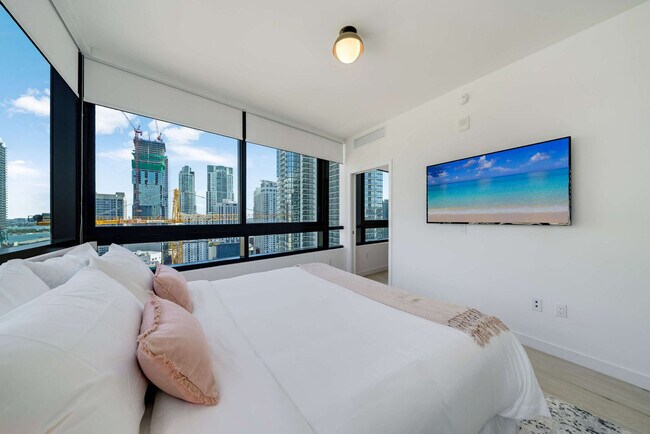 Building Photo - 225 N Miami Ave