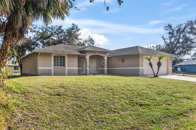 Building Photo - $1,895/month ** Furnished * Annual / Short Term * 3 bed / 2 Bath * Single Family * North Port